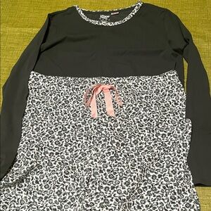 Lands' End Green and White Floral Top NWOT